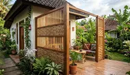 7 Inspirasi Sekat Teras dari Material Alami untuk Rumah Mungil