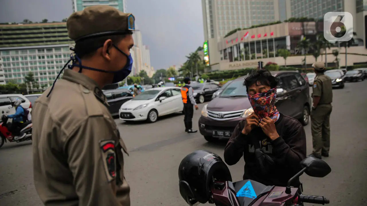 Menengok Pengawasan Pelaksanaan PSBB di Bundaran HI Jakarta