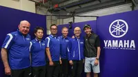 Setelah pensiun, pembalap legendaris Valentino Rossi jadi Brand Ambassador Yamaha. (source: visordown.com)