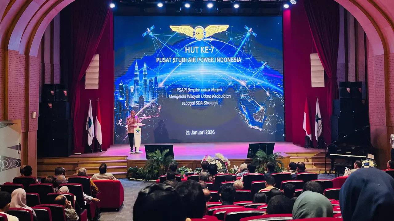 Pusat Studi Air Power Indonesia (PSAPI) menggelar kegiatan gathering dalam rangka Hari Ulang Tahun (HUT) ke-7 di Auditorium Perpustakaan Nasional Republik Indonesia, Jakarta, Rabu (21/1/2026). (Liputan6.com/Nur Azmi)