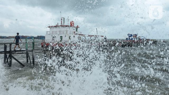 Banjir Rob Landa Pesisir Jakarta