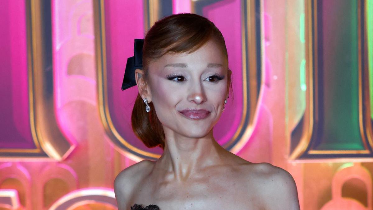 Lirik Lagu Santa Tell Me dari Ariana Grande, di Peringkat Ke-13 Billboard Hot 100 Jelang Natal 2025