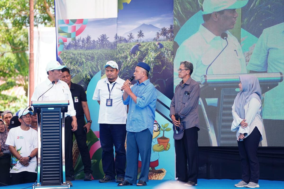 Mentan Andi Amran Sulaiman berdialog dengan perwakilan Kelompok Tani Kabupaten Pangkep