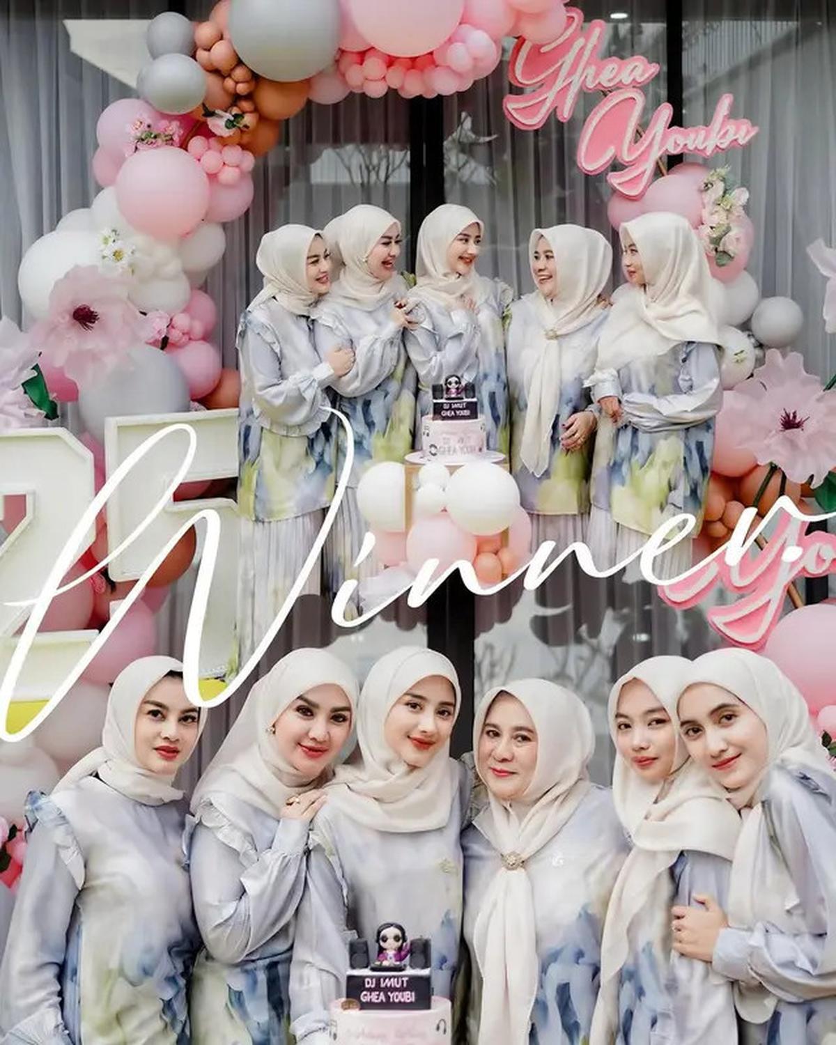 7 Potret Ulang Tahun Ghea Youbi, Kompak Berhijab dan Pakai Baju Kembar
