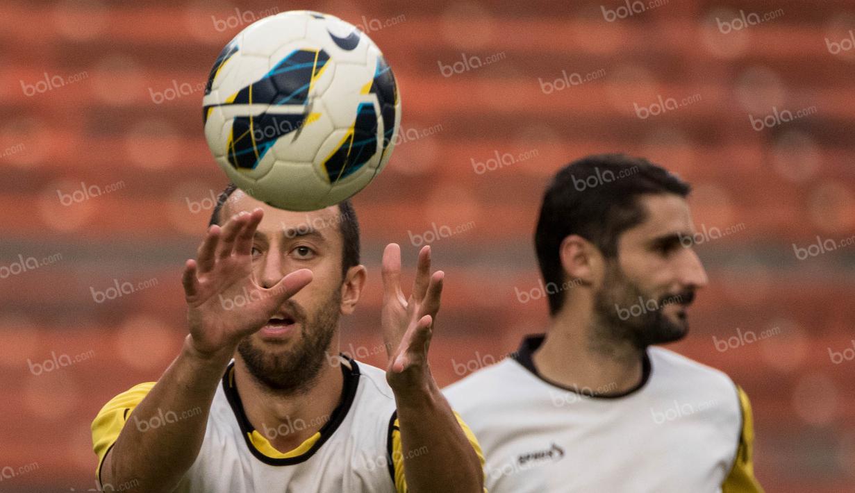 Bek Arema Cronus, Goran Gancev, berlatih jelang final Torabika Bhayangkara Cup 2016 melawan Persib Bandung di Stadion Utama Gelora Bung Karno, Jakarta, Sabtu (2/4/2016). (Bola.com/Vitalis Yogi Trisna)