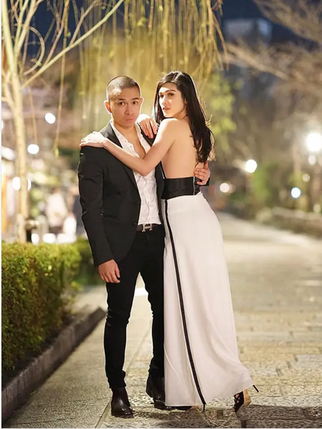Stevianne Agnecya menikah dengan aktor Samuel Rizal pada 12 Desember 2012. Dari pernikahannya, dikaruniai seorang anak. Rumah tangganya berakhir 2015. Kini, ia akan menikah kembali pada 23 Juli mendatang dengan Anggi Pratama. (Instagram/steviagnecya)