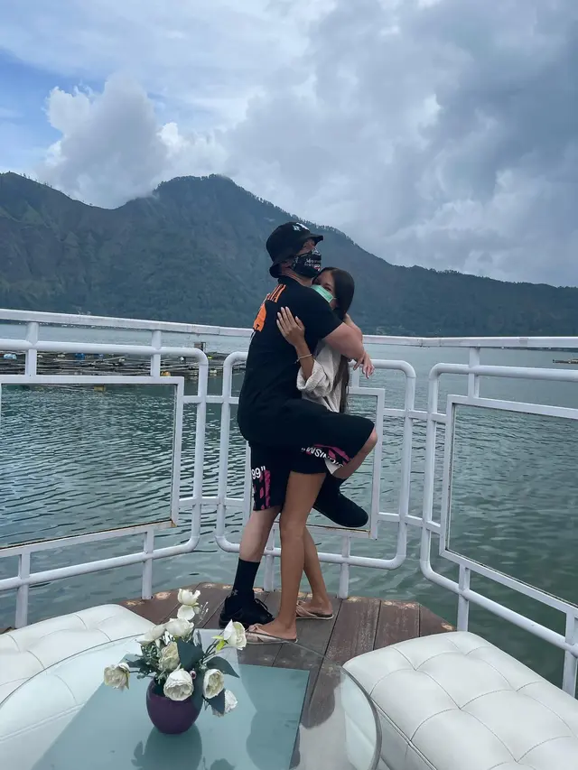 5 Potret Stefan William dan Ria Andrews yang Kini Makin Mesra