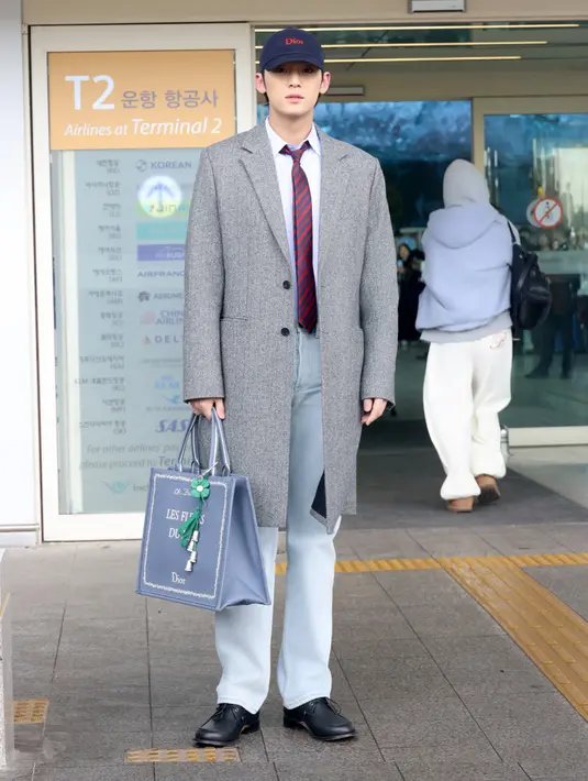 Kehadiran MINGYU di front row dipastikan menjadi sorotan, mengingat pesonanya sebagai global fashion icon sekaligus anggota grup SEVENTEEN. [Dok. Dior]