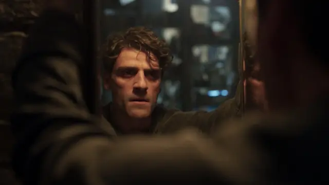 Oscar Isaac di Moon Knight