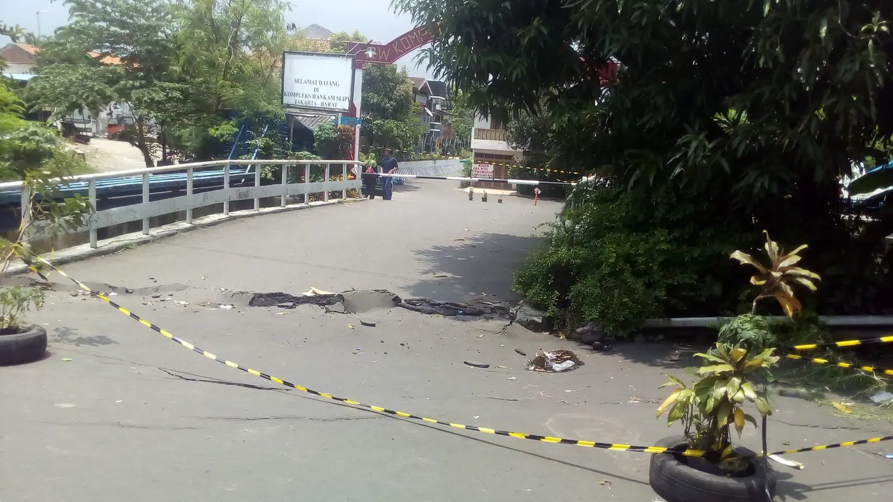 Jalanan rusak