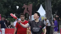 Aksi Seru Liliyana Natsir dan Mohammad Ahsan Main Bulu Tangkis Gunakan Teflon dan Raket Nyamuk di Hari Pertama Vidio Sports Festival