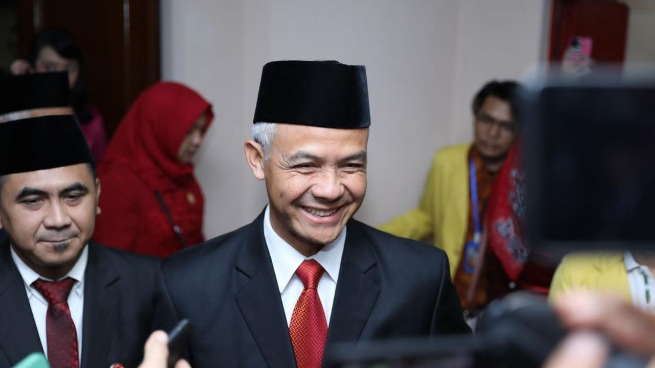 Gubernur Jawa Tengah Ganjar Pranowo menghadiri sarasehan kebangsaan menjelang HUT ke-78 RI di Halaman Kantor Sekretariat Daerah Kabupaten Magelang, Jateng, Rabu (16/8).