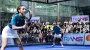 <p>Pasangan selebritas Indonesia, Nasya Marcella dan Media (kanan) melakukan servis dalam laga final ganda putri padel Turnamen Olahraga Selebriti Indonesia (TOSI) Season 4 melawan pasangan Michelle Joan dan Andi Annisa Iasyah di GOR UNJ, Rawamangun, Minggu (09/11/2025). (Bola.com/Bagaskara Lazuardi)</p>