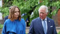 Stella McCartney bersama Pangeran Charles di KTT G7. (dok. Chris Jackson / POOL / AFP)