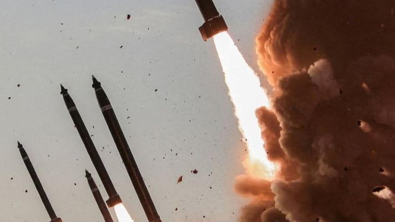 Latihan itu dilakukan Korut di tengah situasi memanas dengan Seoul dan Washington setelah Korsel menyelesaikan latihan militer tahunan dengan Amerika Serikat. Foto: KCNA via REUTERS