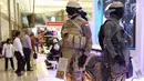 Sejumlah produk seragam dan alat pelindung tubuh dipajang dalam pameran Indo Security 2017 di JCC, Jakarta, Rabu (12/7). (Liputan6.com/Angga Yuniar)