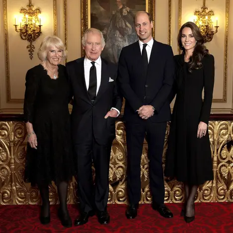 Foto keluarga kerajaan Inggris terbaru