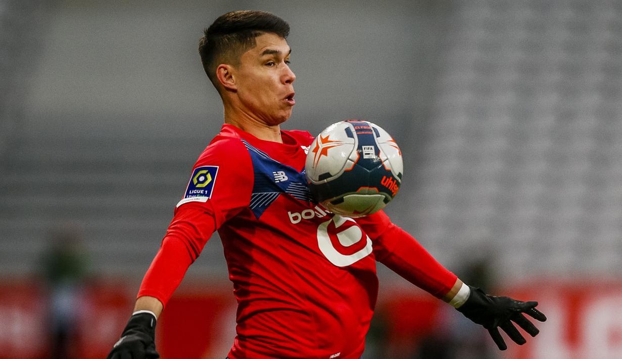 Striker Lille, Luiz Araujo mengontrol bola saat menghadapi Brest dalam laga lanjutan Liga Prancis 2020/21 pekan ke-25 di The Stade Pierre Mauroy, Lille, Minggu (14/2/2021). Lille bermain imbang 0-0 dengan Brest. (AP/Michel Spingler)