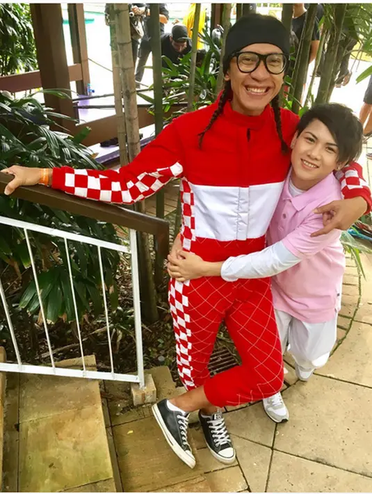 "Saya sendiri sangat benci dengan namanya percerian itu sangat benci sekali. Karena orangtua saya dari saya masih kecil sudah ada perpisahan. Jadi saya sangat trauma dengan perceraian," ujar Evelyn sambil berurai air mata. (Instagram/ev0124)