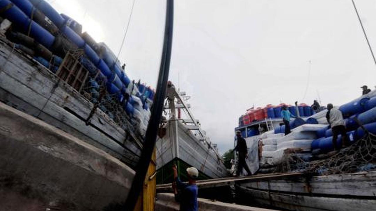 Aktivitas bongkar muat di Pelabuhan Pelindo II Jakarta