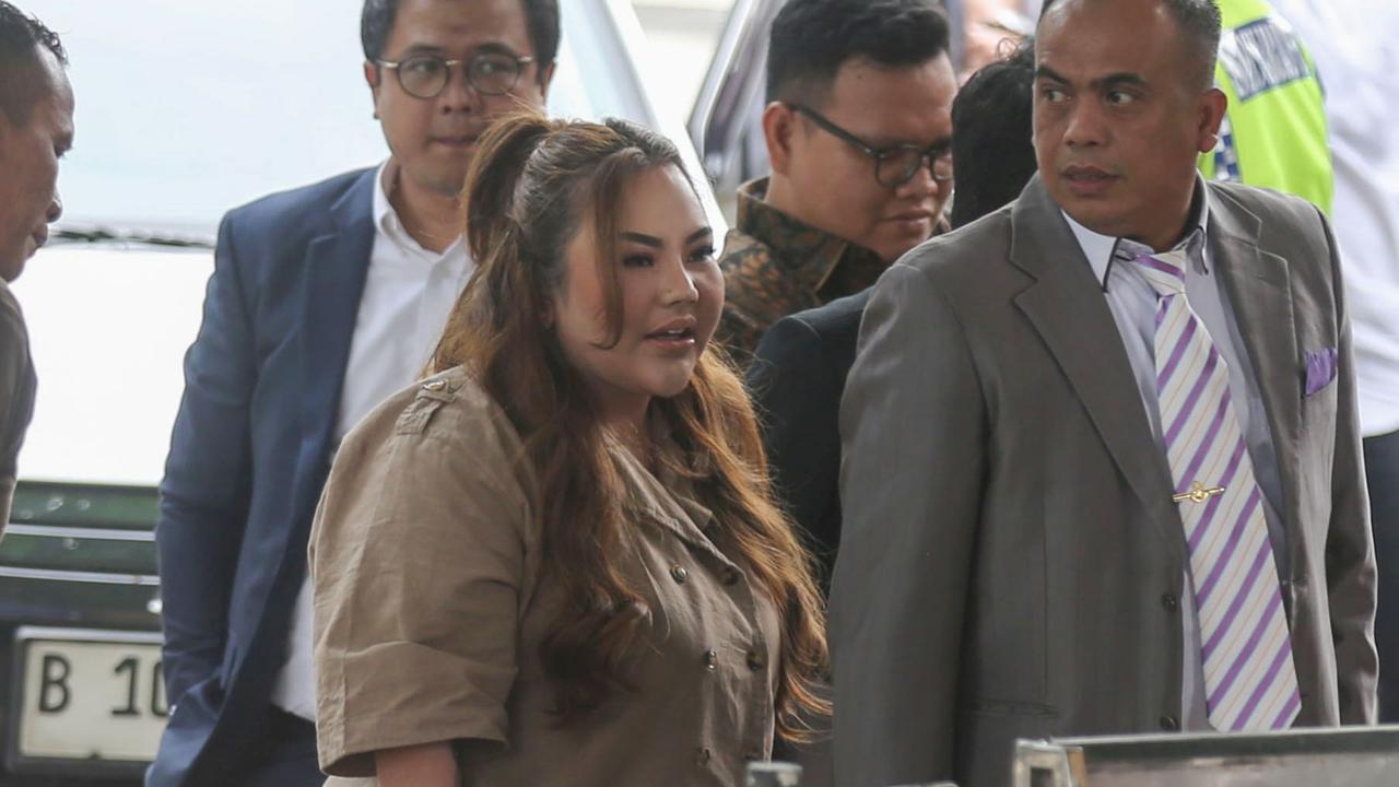 FOTO: Selebgram Lisa Mariana Penuhi Panggilan KPK