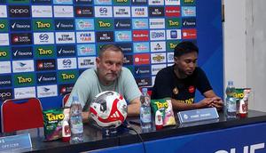 Pelatih Semen Padang, Dejan Antonic. (Ana Dewi/Bola.com)