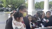 Calon Menpora Dito Ariotedjo tiba di Istana Negara, Jakarta Pusat untuk dilantik Presiden Jokowi. (Liputan6.com/Muhammad Radityo Priyasmoro)