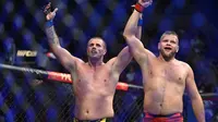 Petarung UFC, Marcin Tybura (Kanan) akan berhadapan dengan Tom Aspinall pada UFC Fight Night 224, Sabtu malam (22/7/2023). (AFP/Alex Goodlett)