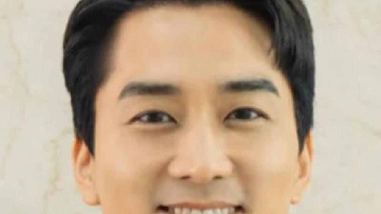 Song Seung Heon, yang memulai karier sebagai model pada tahun 1995, hanya memiliki satu sejarah kencan yang terkenal.