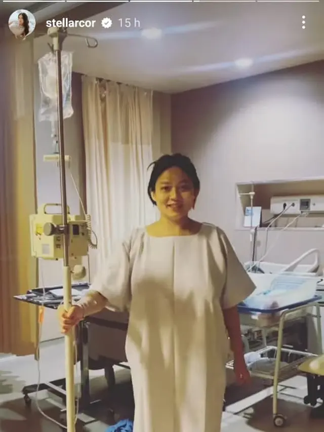 Stella Cornelia Melahirkan Anak Pertama
