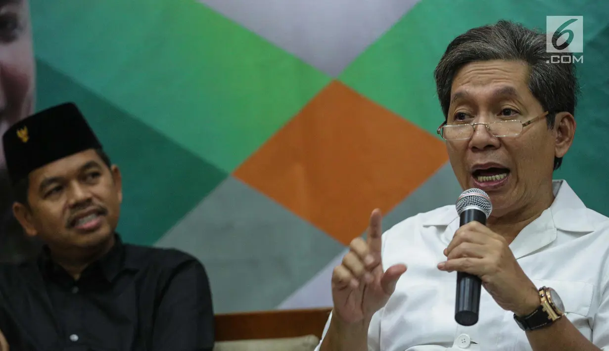 Ketua DPD I Partai Golkar Provinsi Jawa Tengah Wisnu Suhardono saat menjadi narasumber dalam acara forum diskusi di Jakarta,Ê Rabu (22/11). Diskusi tersebut mengangkat tema "Partai Golkar Mencari Pemimpin Baru".  (Liputan6.com/Faizal Fanani)
