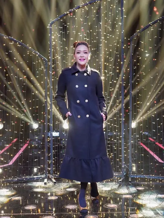 Lewat Live di Instagram bersama Glitzmedia, beberapa waktu lalu, Maia menyampaikan cara yang ia lakukan dalam menguatkan dan mengapresiasi perjuangan tim medis. Pasalnya, ia juga mendapat cerita dari para pihak yang terjun langsung. (Instagram/maiaestiantyreal)