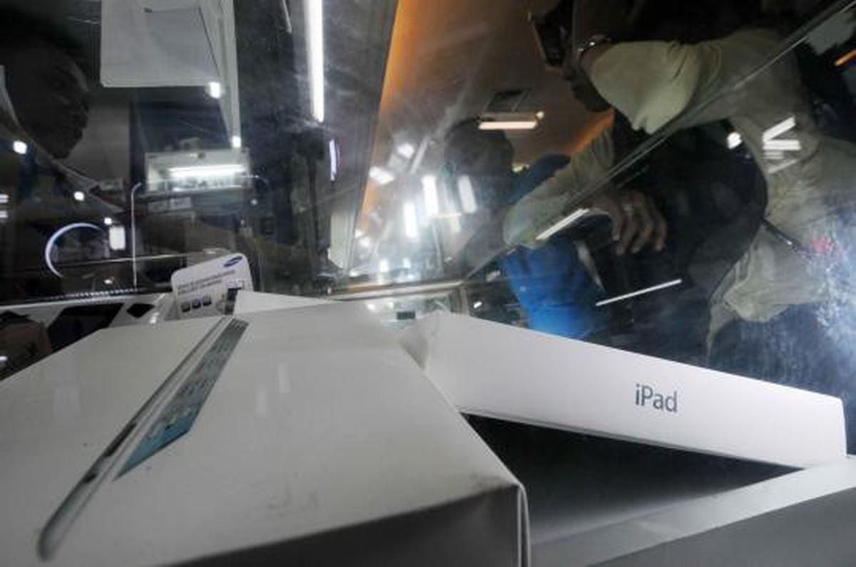 Akhir tahun 2012 permintaan produk Apple meningkat