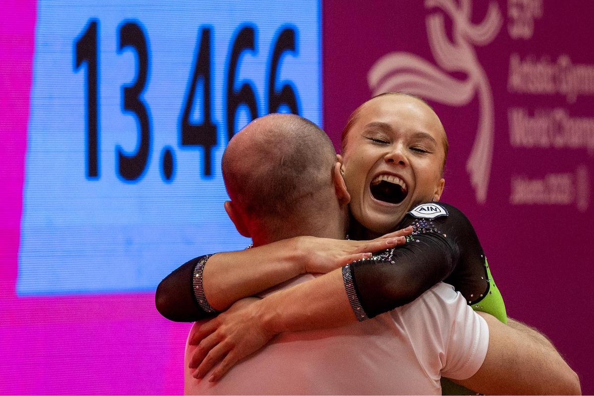 FOTO: Momen Gemilang Angelina Melnikova di Kejuaraan Dunia Gimnastik 2025