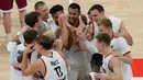 Pemain timnas basket Jerman melakukan selebrasi setelah mengalahkan Latvia pada perempat final Piala Dunia Bola Basket di Manila, Filipina, Rabu, 6 September 2023. (AP Photo/Aaron Favila)
