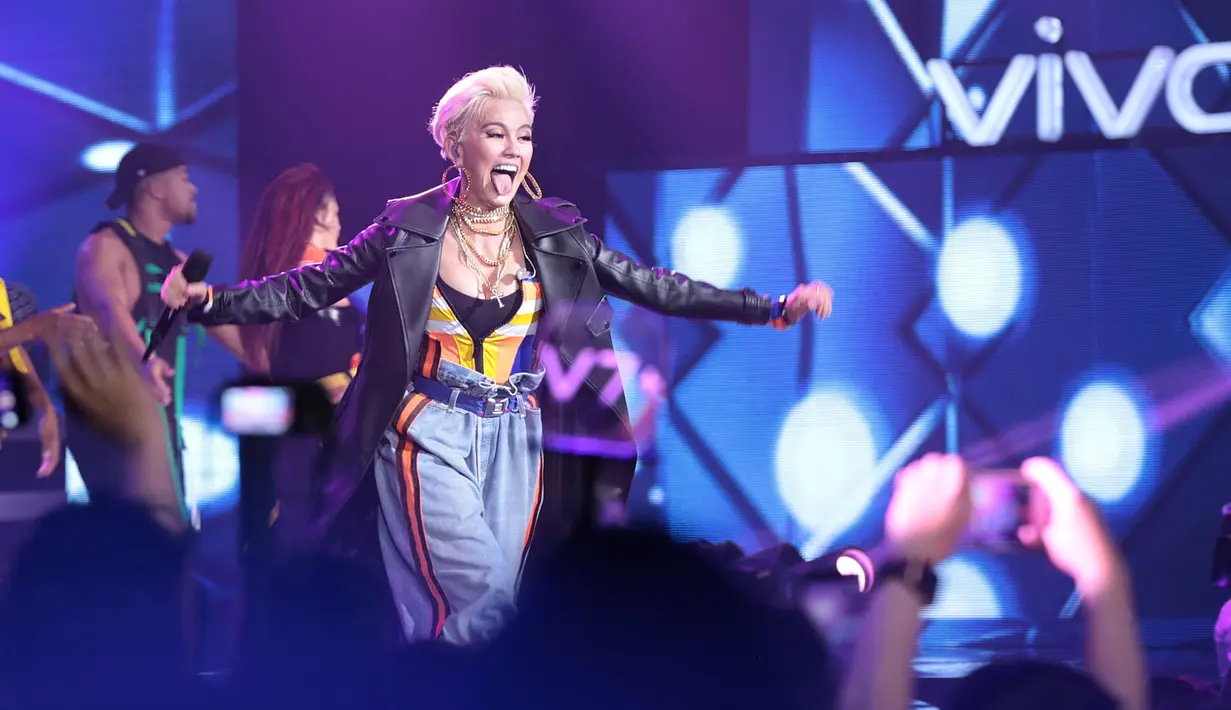 Beberapa hari lalu, penyanyi Agnez Mo meluncurkan single keduanya secara internasional. Baru dua hari dirilis, lagu yang diunggah di Youtube itu ditonton hingga 3 juta lebih. (Deki Prayoga/Bintang.com)