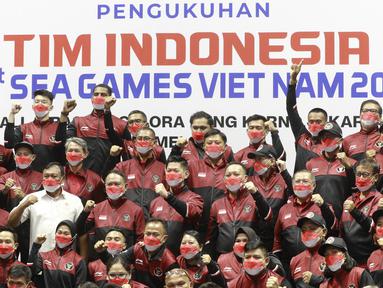 Kontingen Indonesia untuk SEA Games 2021 resmi dikukuhkan. Acara tersebut berlangsung di Hall Basket Gelora Bung Karno, Senayan, Jakarta, Minggu (8/5/2022). (Bola.com/M Iqbal Ichsan)