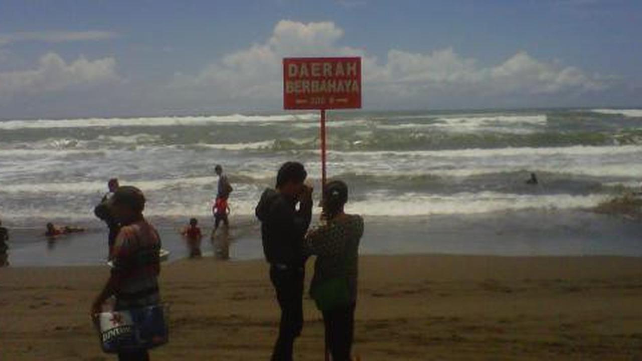 Taufik Kurniawan hilang terseret ombak Pantai Suwuk Kebumen