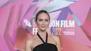 Emily Blunt berpose di depan fotografer saat tiba untuk pemutaran perdana film 'The English' selama Festival Film London 2022 di London, Sabtu, 15 Oktober 2022. (Photo by Vianney Le Caer/Invision/AP)