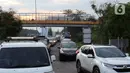 <p>Sejumlah kendaraan melintas memasuki rest area di KM 166 Jalan Tol Cikopo - Palimanan, Jawa Barat, Rabu (27/4/2022). Memasuki H-5 Lebaran, volume kendaraan di Jalan Tol Cikopo - Palimanan mengalami peningkatan signifikan yang mengakibatkan kemacetan pada sejumlah ruas jalan utama tol karena antrean kendaraan yang akan masuk rest area. (Liputan6.com/Herman Zakharia)</p>