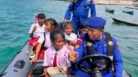 Perjuangan Pelajar SD di Pulau Terluar NTT, Mendayung Perahu untuk Menimba Ilmu