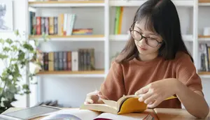 7 Alasan Psikologis Mengapa Ada Orang yang Gemar Membaca Ulang Buku yang Sama Berkali-kali