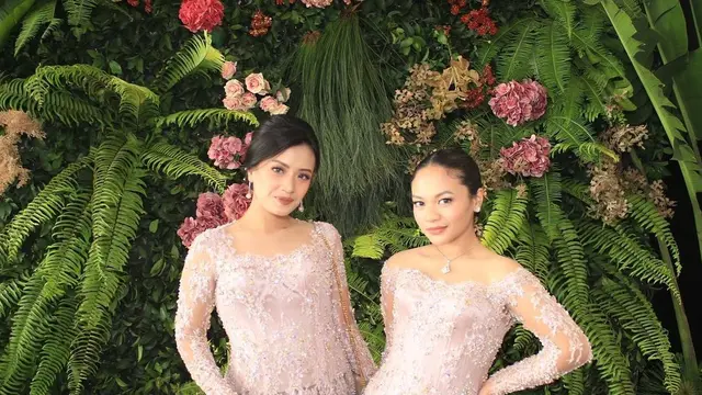 6 Potret Penampilan Amel Carla di Pernikahan Kakak, Tampil Anggun