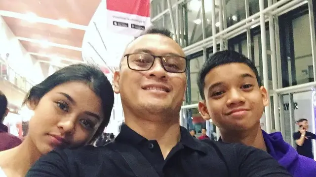 Jarang Terekspos, Ini 6 Potret Kebersamaan Andra Dewa 19 dan Putri Sulungnya