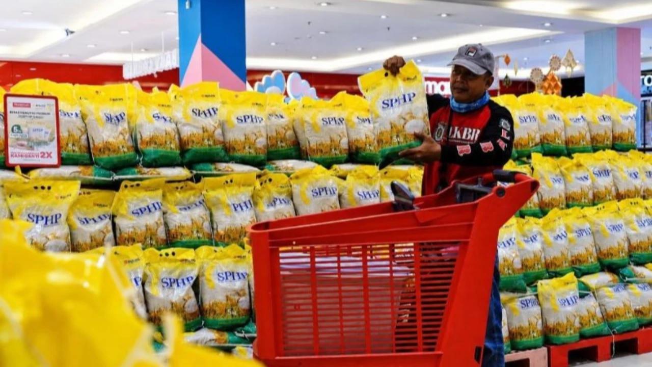 Cadangan Beras Pemerintah Capai 5,3 Juta Ton, Tertinggi Sepanjang Sejarah