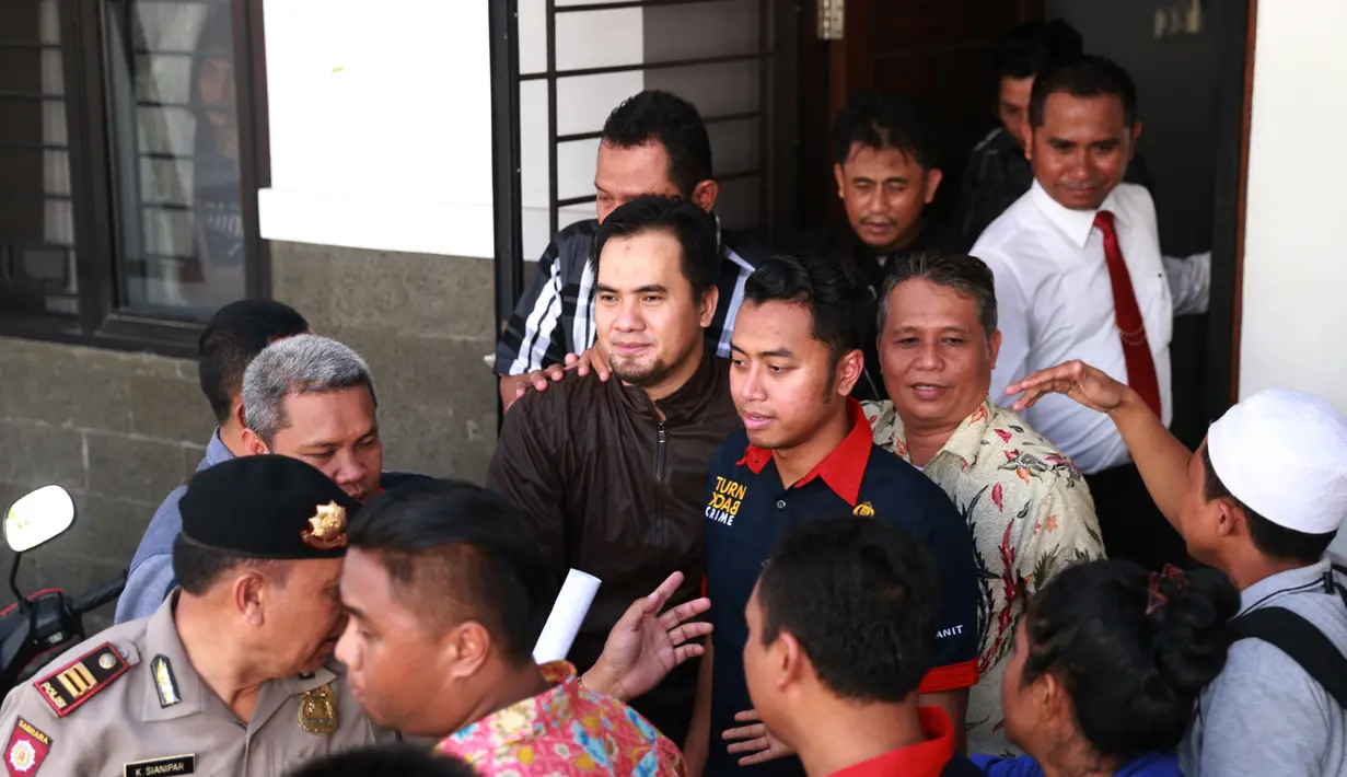 Saipul Jamil menjalani rekonstruksi hari ini dikediamannya, kawasan Kelapa Gading, Jakarta Utara, Kamis (17/3/2016) siang. (Adrian Putra/Bintang.com)