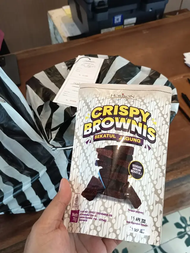 Produk brownies crispy dari Qatula Solo yang bekerja sama dengan salah satu hotel