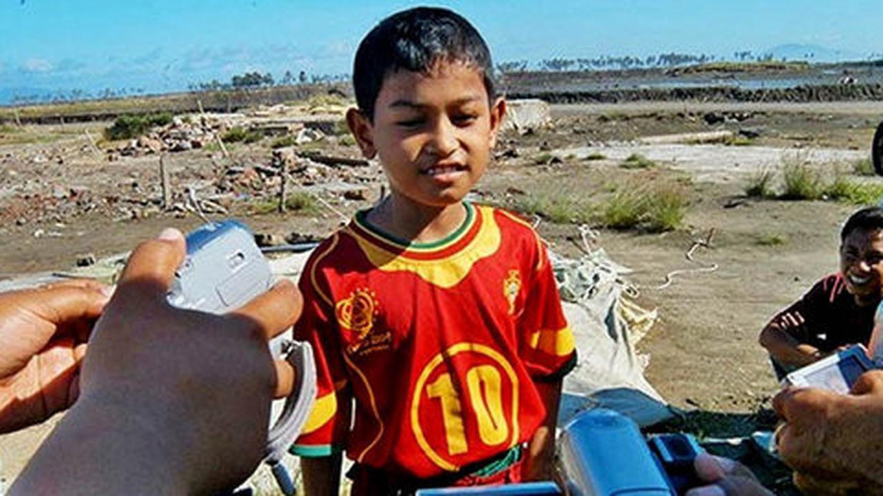 Kisah Martunis, dihempas tsunami Aceh & 'diselamatkan' jersey palsu