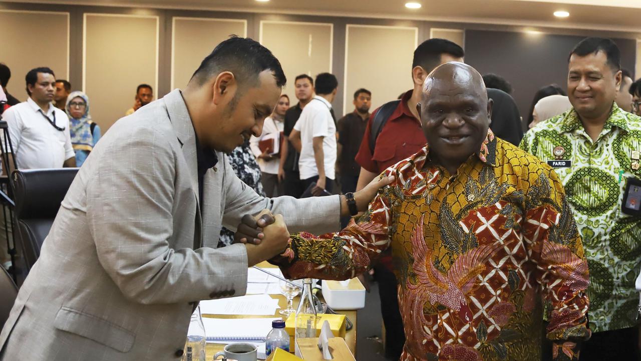 VIDEO: DPR Ingatkan Tugas Menteri HAM Pigai: Jangan 'Ayu Ting Ting', Nanti Kerja Salah Alamat