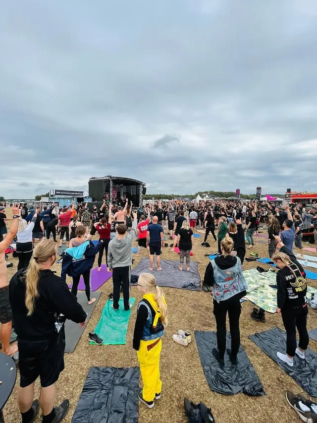 Yoga Pakai Musik Metal